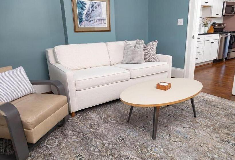 סוויטה עם מרפסת, The Winona House   Boutique Hotel Near Downtown