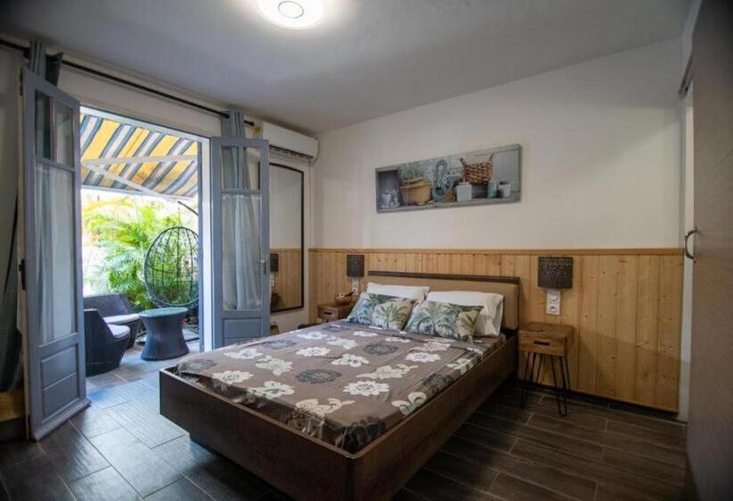 اتاق استاندارد با تراس, 1a   Chambres Et Appartements Au Calme   Centre St Denis   Barachois