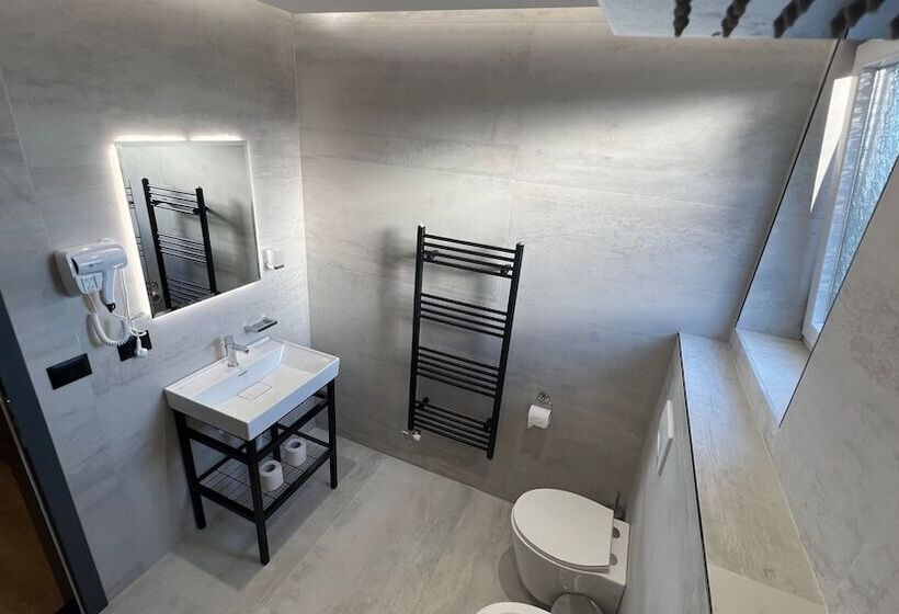 디럭스 룸, Monopoly