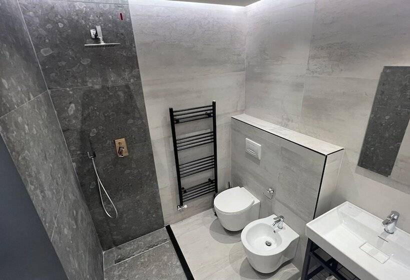 디럭스 룸, Monopoly