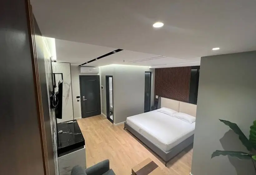 Deluxe-huone, Monopoly