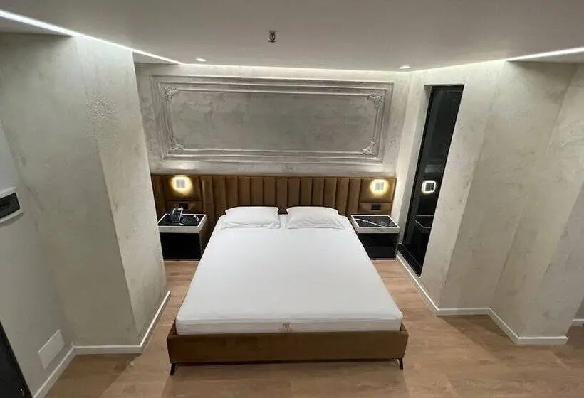 Deluxe-huone, Monopoly