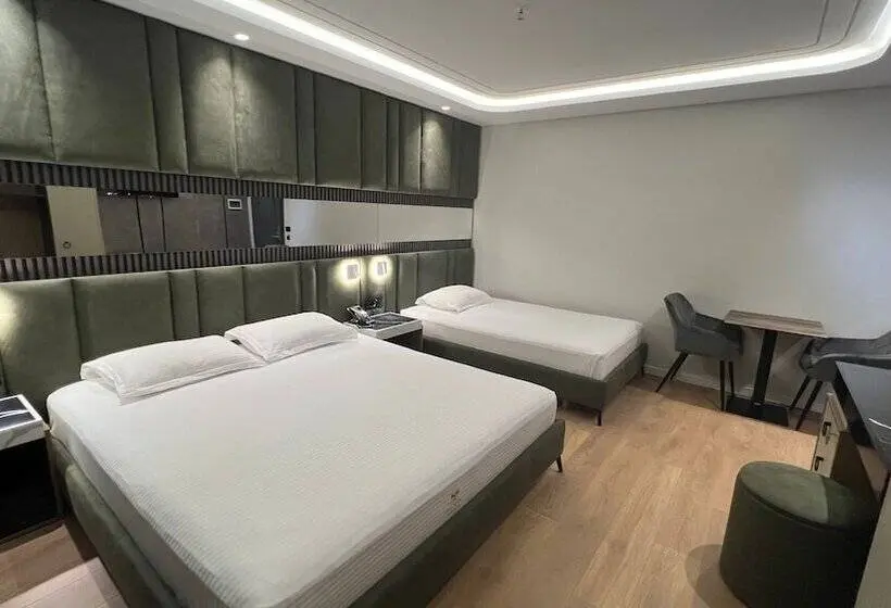 Deluxe-huone, Monopoly