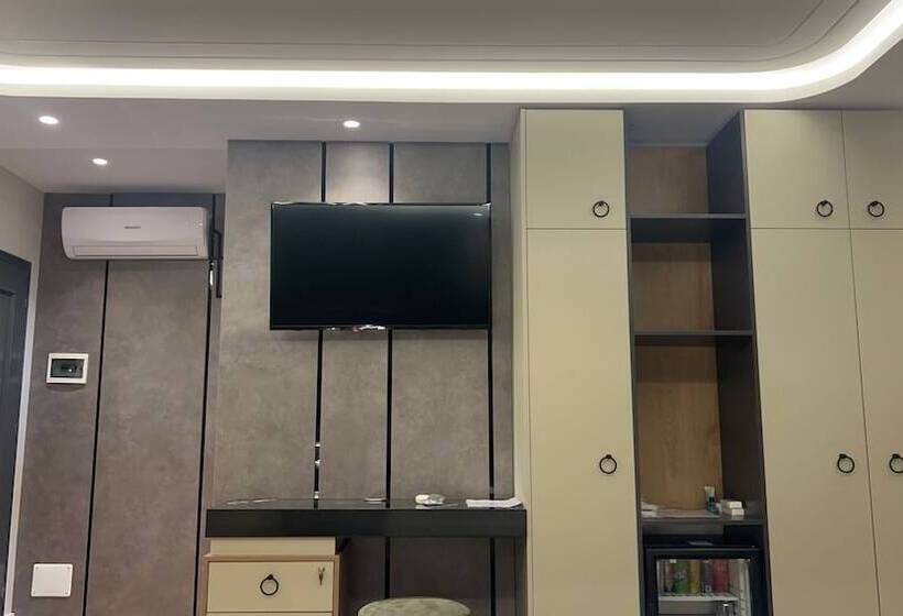 디럭스 룸, Monopoly