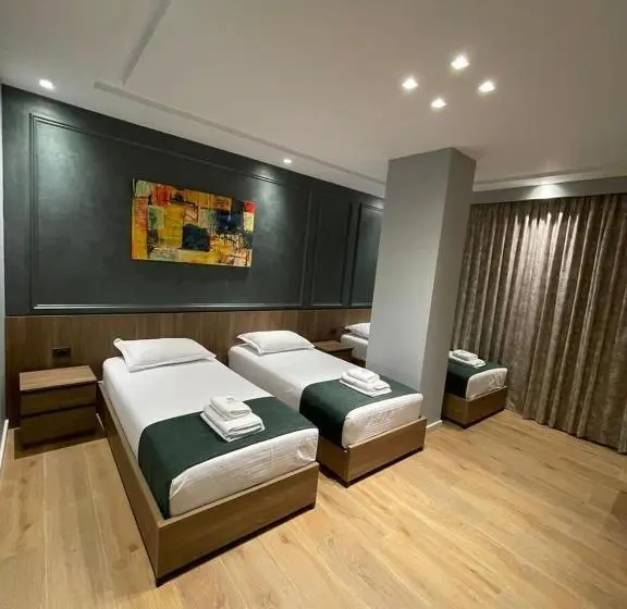 Comfort Kolmen Hengen Huone, Monopoly