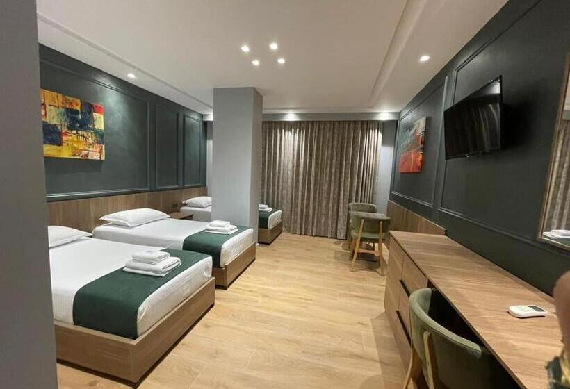 컴포트 트리플 룸, Monopoly