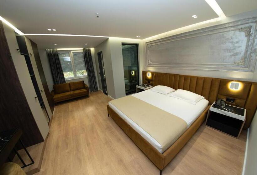 디럭스 룸, Monopoly