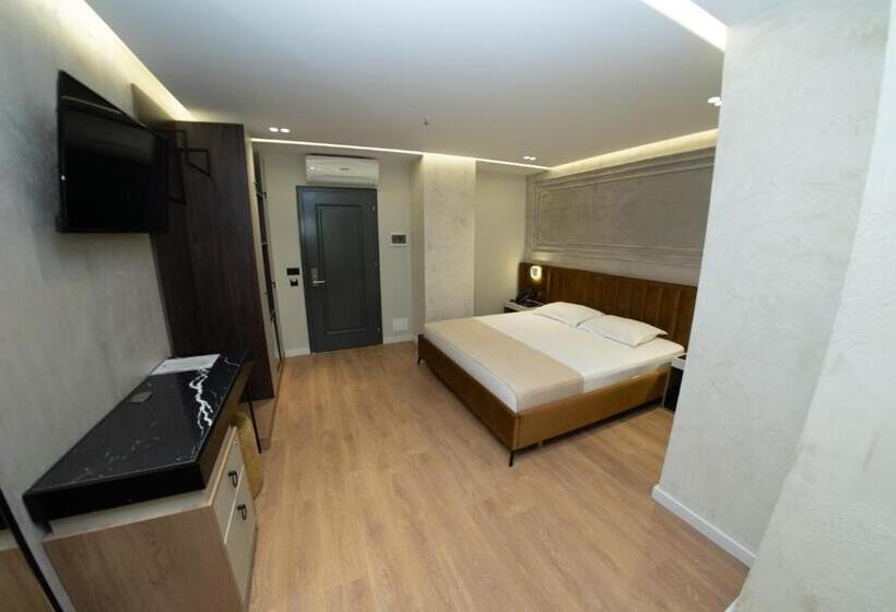 디럭스 룸, Monopoly