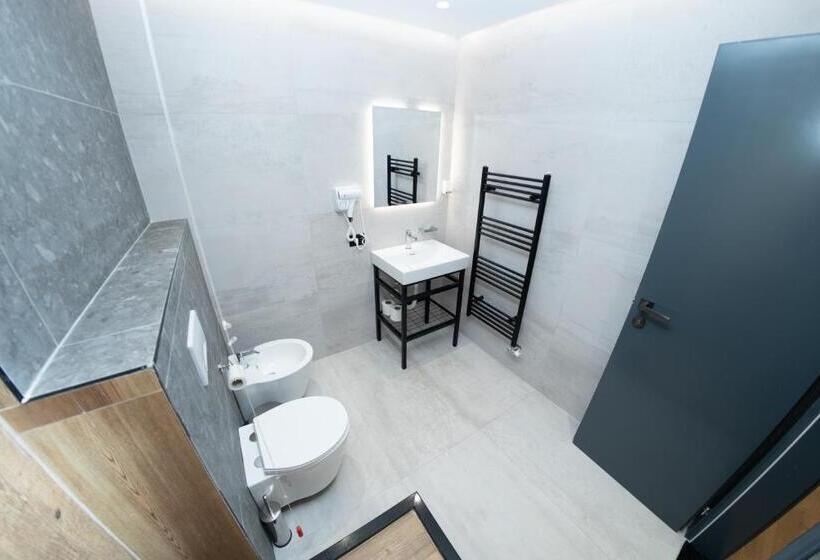 디럭스 룸, Monopoly