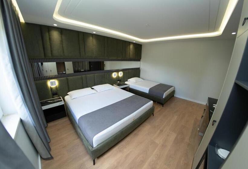 디럭스 트리플 룸, Monopoly