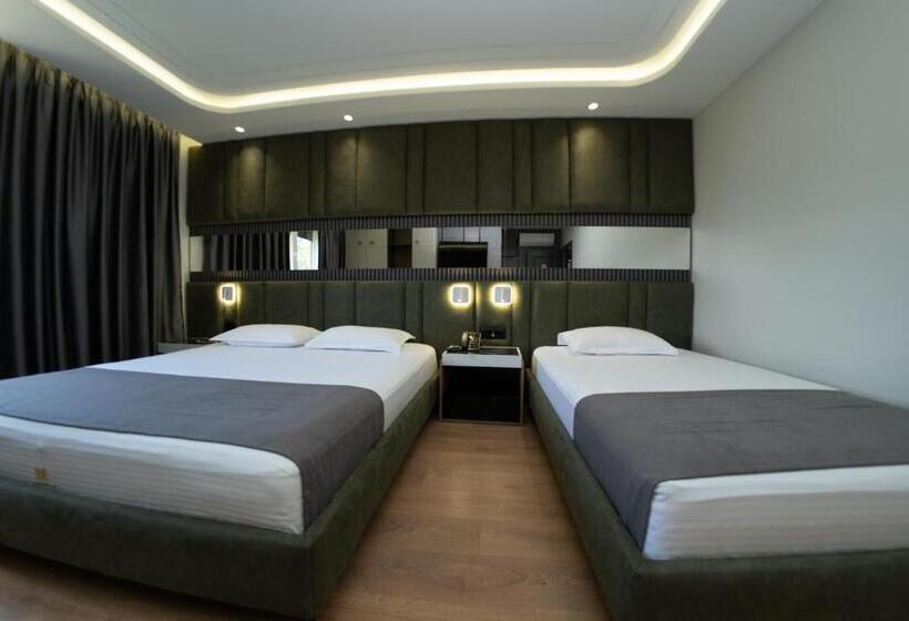 디럭스 트리플 룸, Monopoly