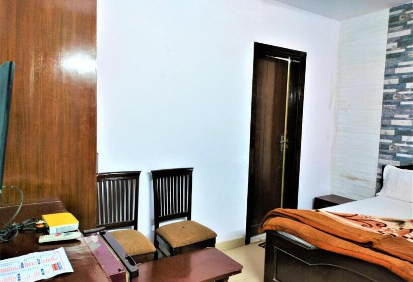 اتاق استاندارد, White Palace,nizamuddin Railway Station