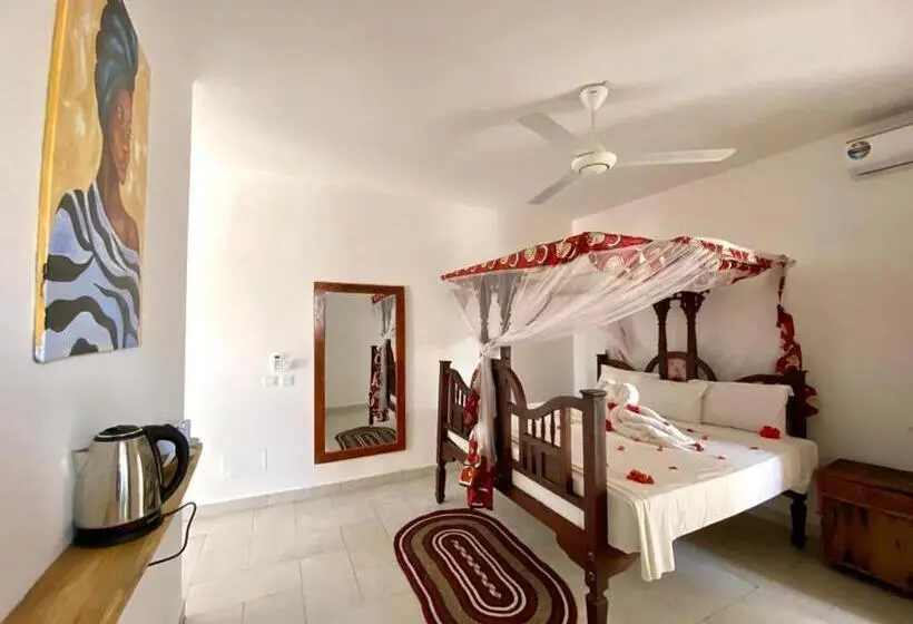 Perhehuone, Nungwi Ocean View