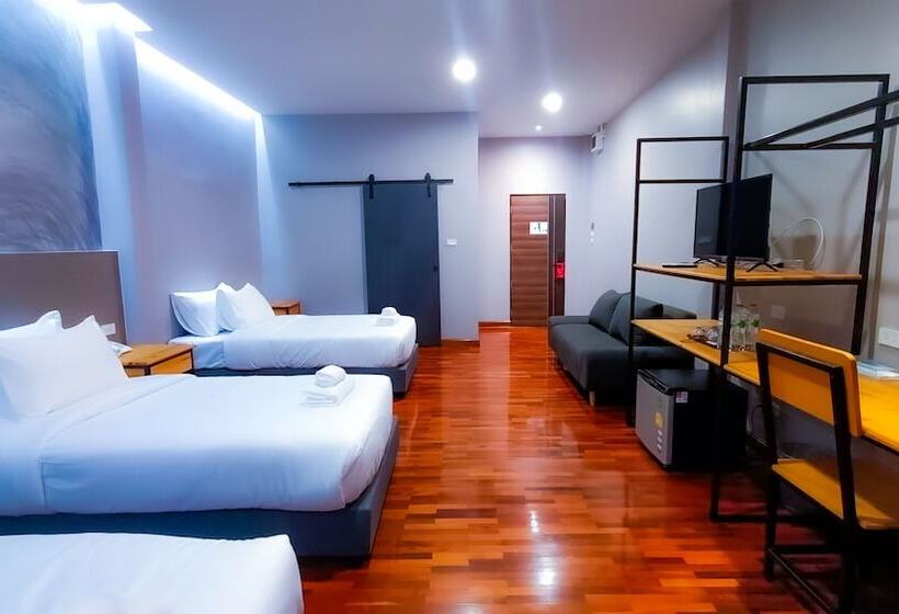 اتاق لوکس سه تخته, The Riva Vientiane