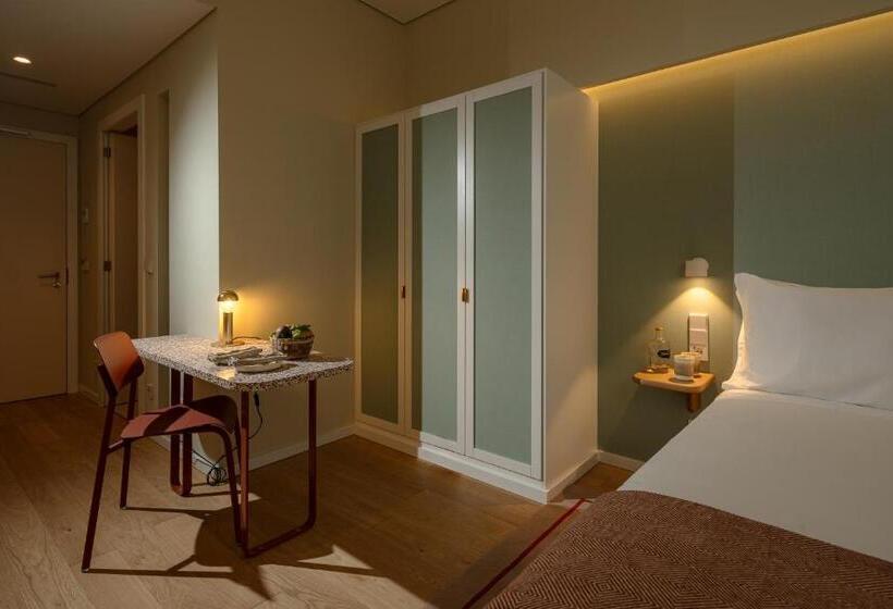 家庭间, Nine Dots Azorean Art Boutique