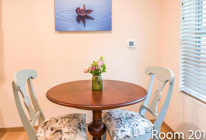 סוויטה, Seaside Villas