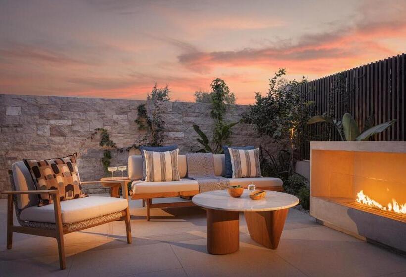 بنجلو قياسى مطل على البحر, One&only Aesthesis, Athens