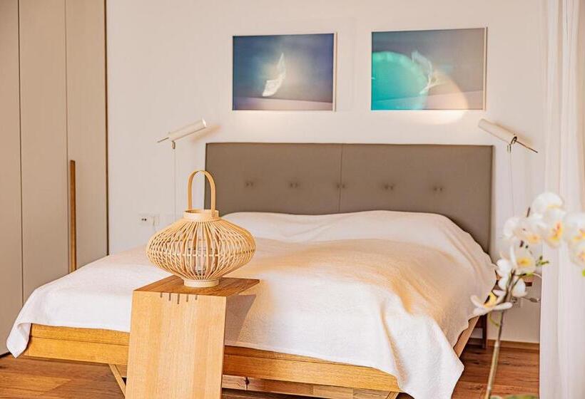 1 Bedroom Apartment Lake View, Attersee