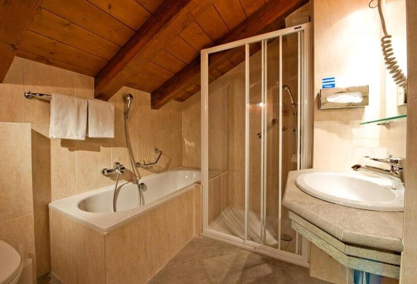 带阳台套房, Chesa Grischa