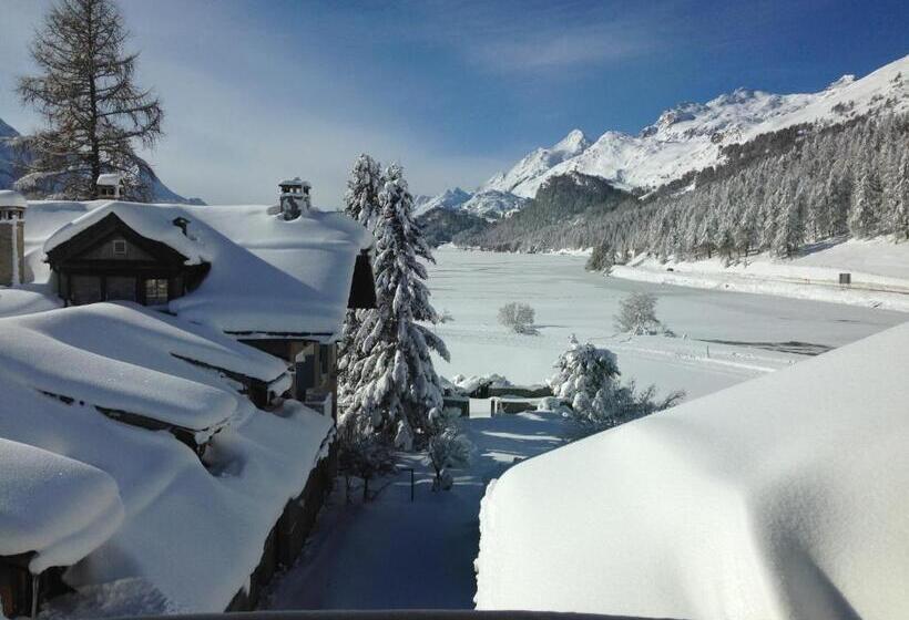 带阳台套房, Chesa Grischa