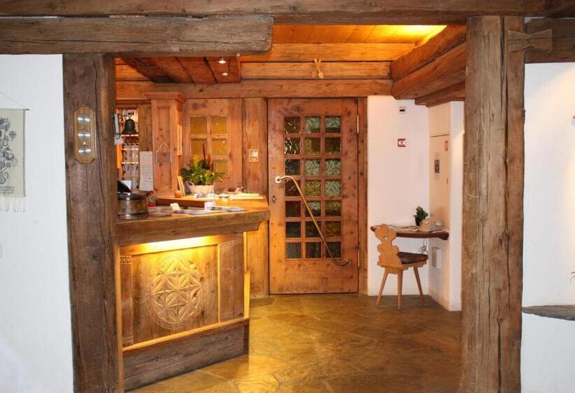 带阳台套房, Chesa Grischa