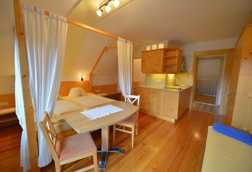 Студия Стандарт, Ferienhof Grossgrub