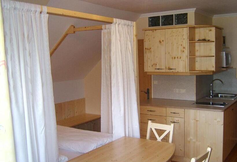 Студия Стандарт, Ferienhof Grossgrub