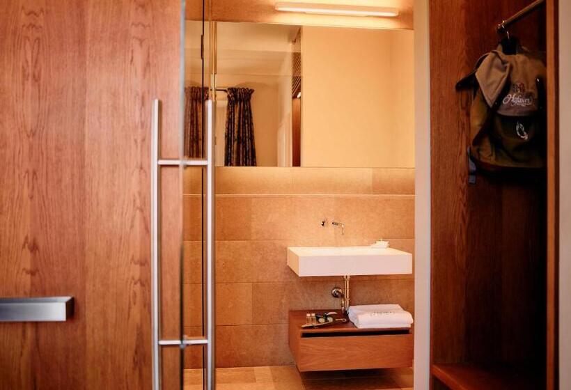 جناح جونيور, Hofwirt