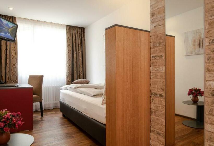 חדר יחיד בסיסי, Hohe Promenade