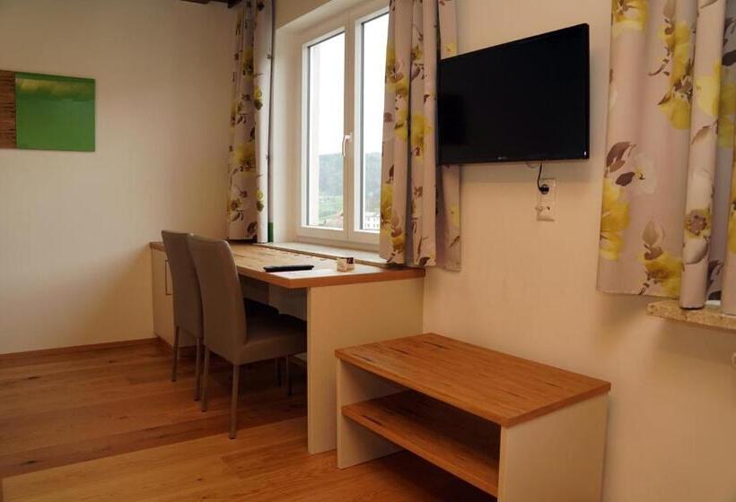 חדר דלוקס לארבעה, Semriacherhof