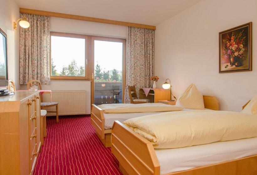 חדר סטנדרט לשלושה עם מרפסת, Semriacherhof