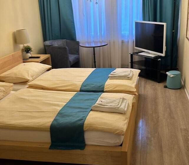 Номер Стандарт, Zak Neuhausen