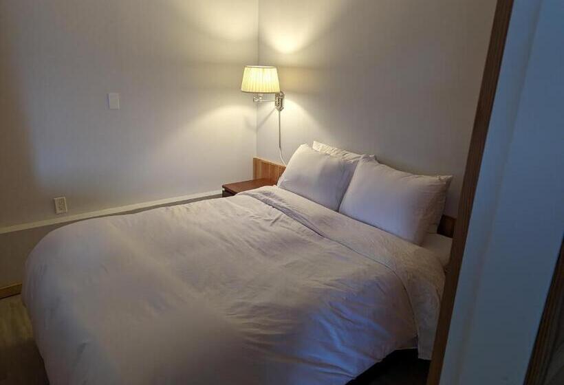 סוויטה נוף לים, Gordie S Restaurant Lounge Inn