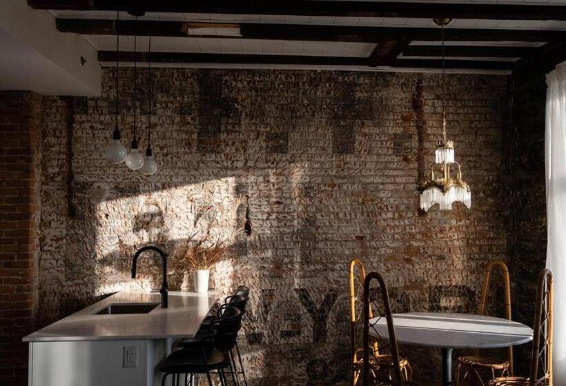 Люкс, Maison Place Royale By Luxury In Transit