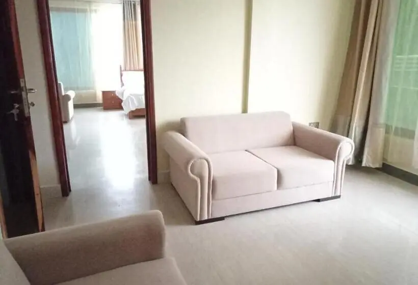 سوییت, Des Grand Hotel Mwanza