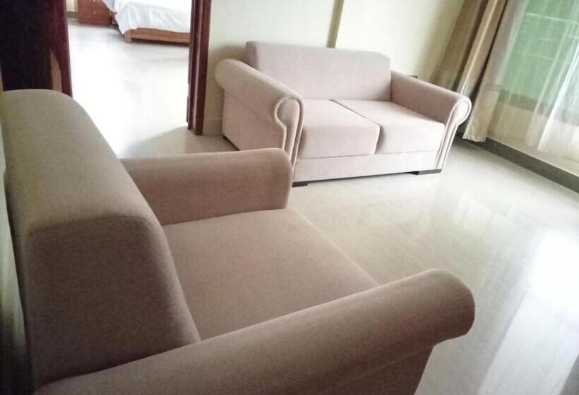 سوییت, Des Grand Hotel Mwanza