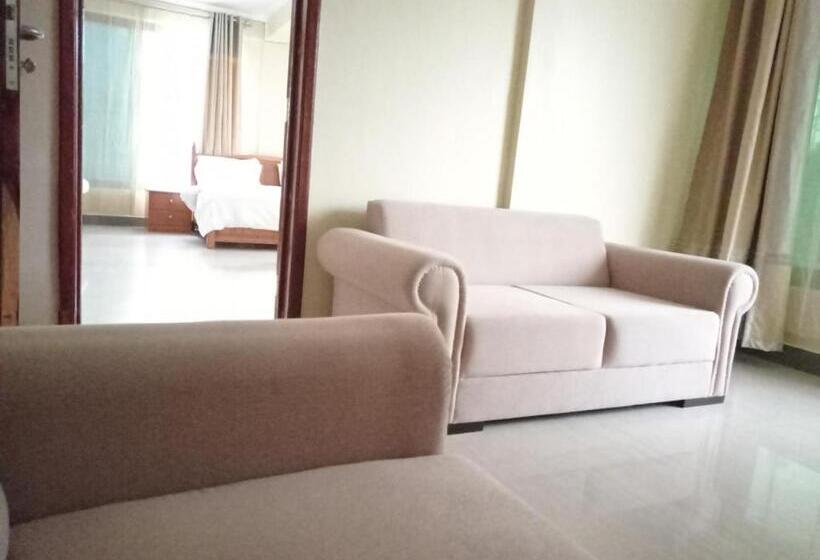 سوییت, Des Grand Hotel Mwanza