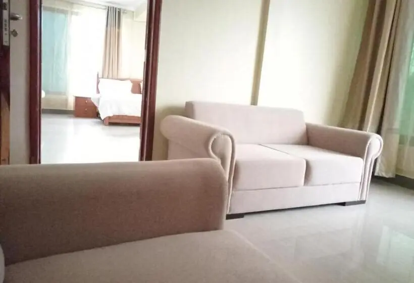 سوییت, Des Grand Hotel Mwanza