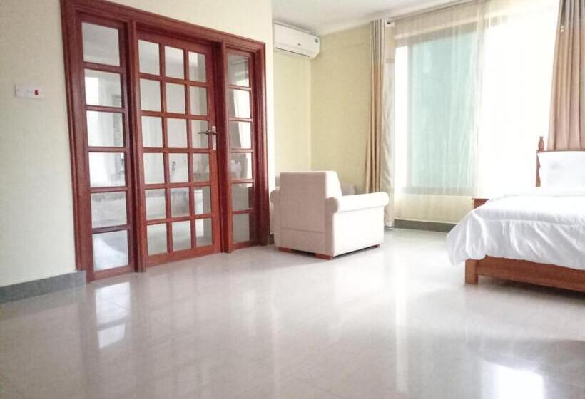 سوییت, Des Grand Hotel Mwanza