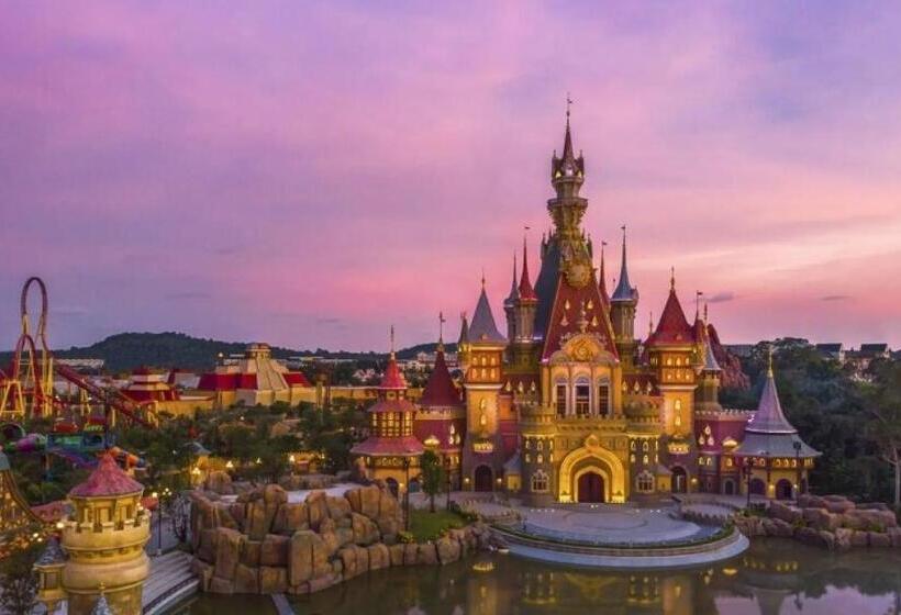 اتاق چهار تخته با دستشویی مشترک, Herbs Spa & Hotel Riverside Grand World