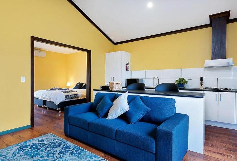 带阳台标准四人间, Elysian Bridgetown