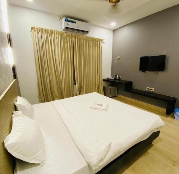 디럭스 룸, Retro Forest Resort Lonavala