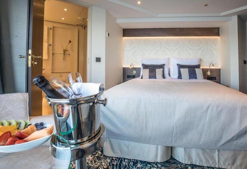 Deluxe room with river view, Viva Riverside 4 Köln