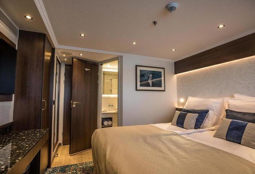 Deluxe room with river view, Viva Riverside 4 Köln