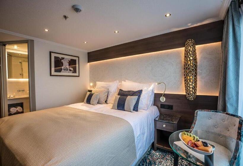 Deluxe room with river view, Viva Riverside 4 Köln