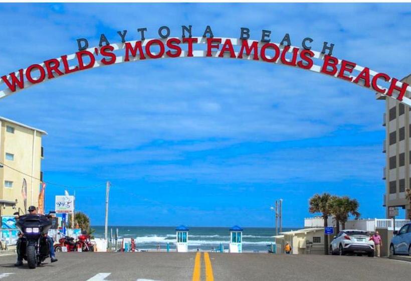 إستديو قياسى مزود بشرفة, Oceanfront Oasis