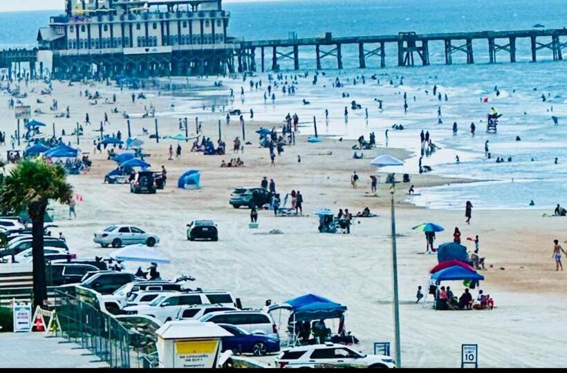 إستديو قياسى مزود بشرفة, Oceanfront Oasis