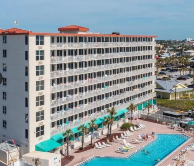 إستديو قياسى مزود بشرفة, Oceanfront Oasis