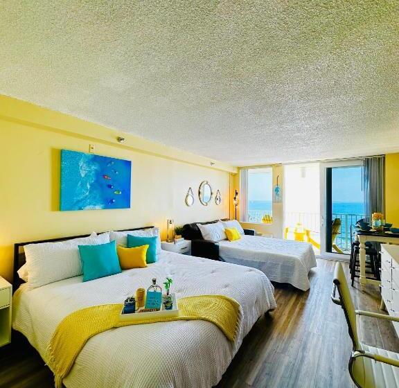 إستديو قياسى مزود بشرفة, Oceanfront Oasis