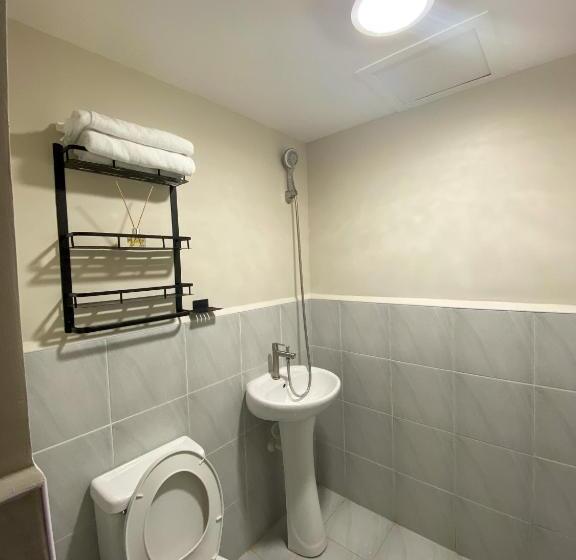 סטודיו סטנדרטי נוף לים, Seaside Serenity W/ Sunrise @ Saekyung Village One